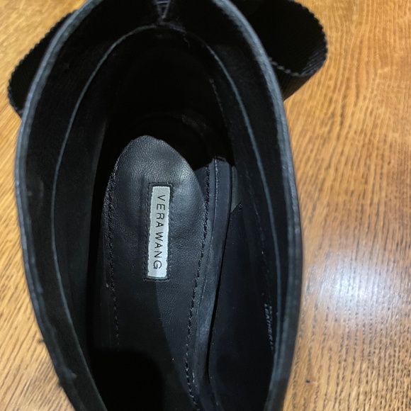 Vera Wang- peep toe heels with bow in back Size 7 - Picture 11 of 13